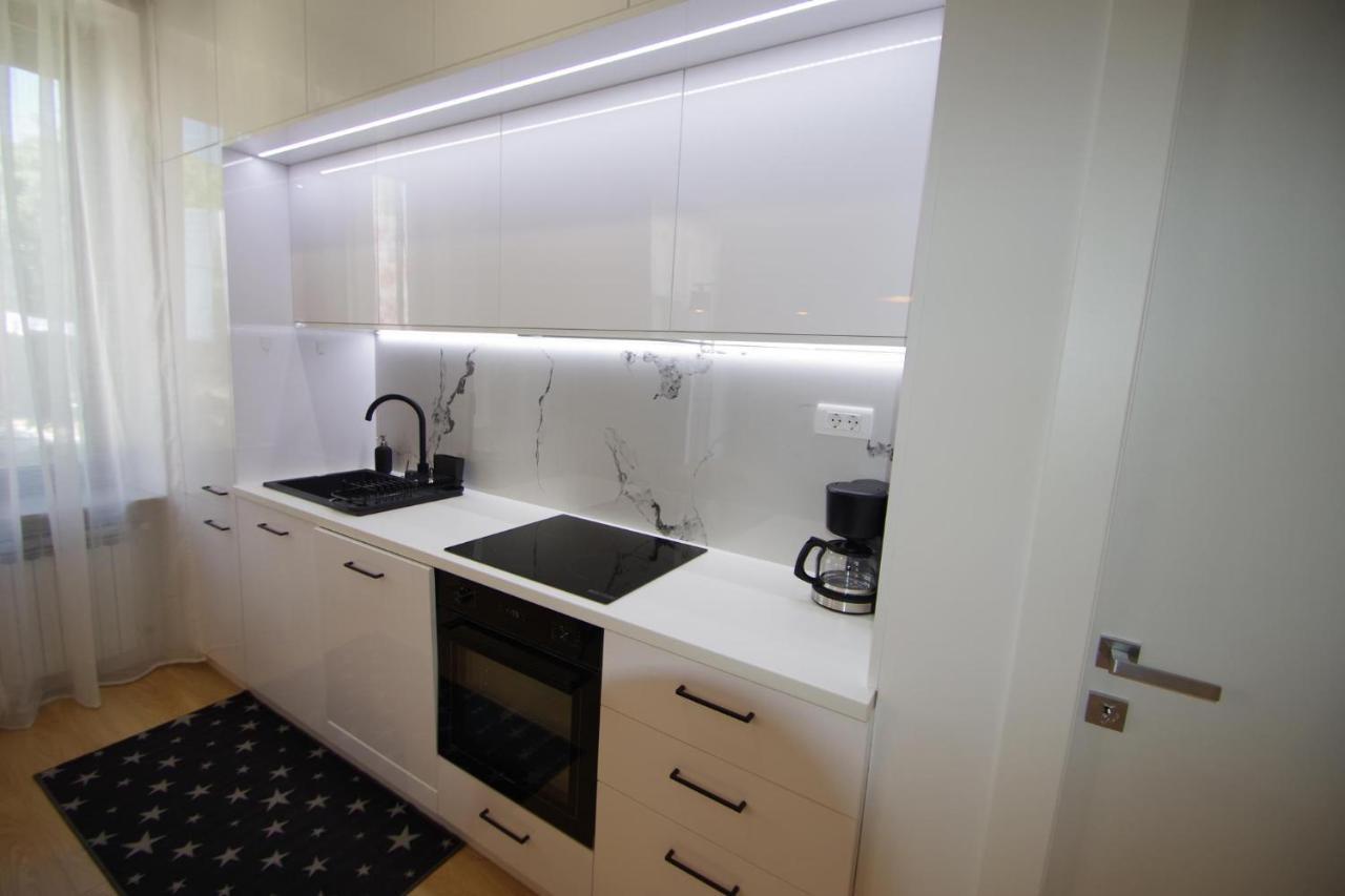 Bright & Modern 2-bedroom Flat In *