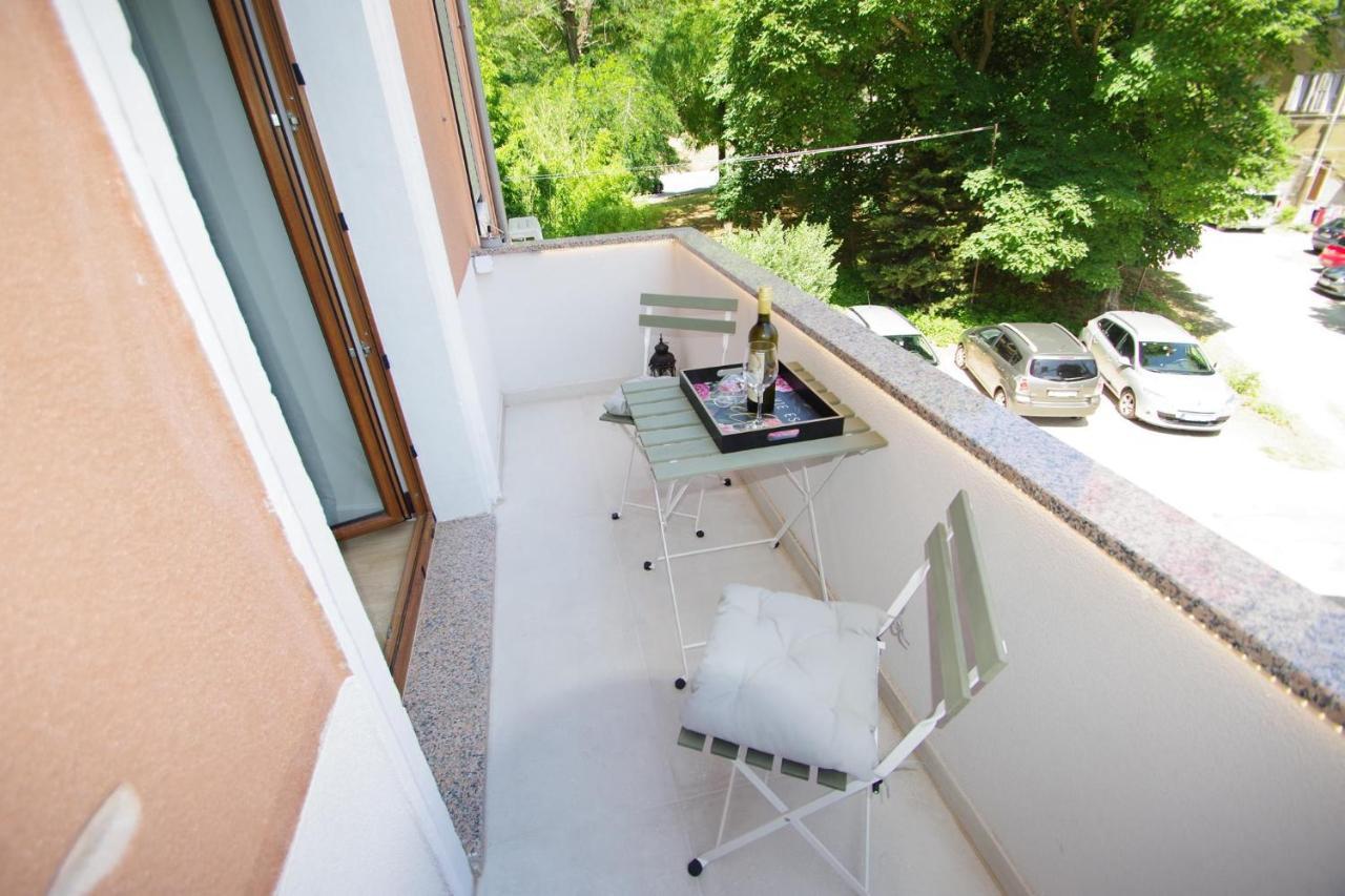 Bright & Modern 2-bedroom Flat In
