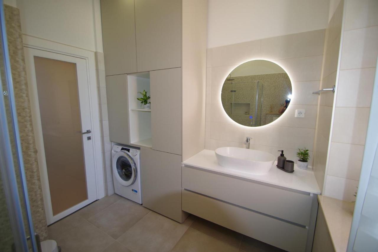 Bright & Modern 2-bedroom Flat In