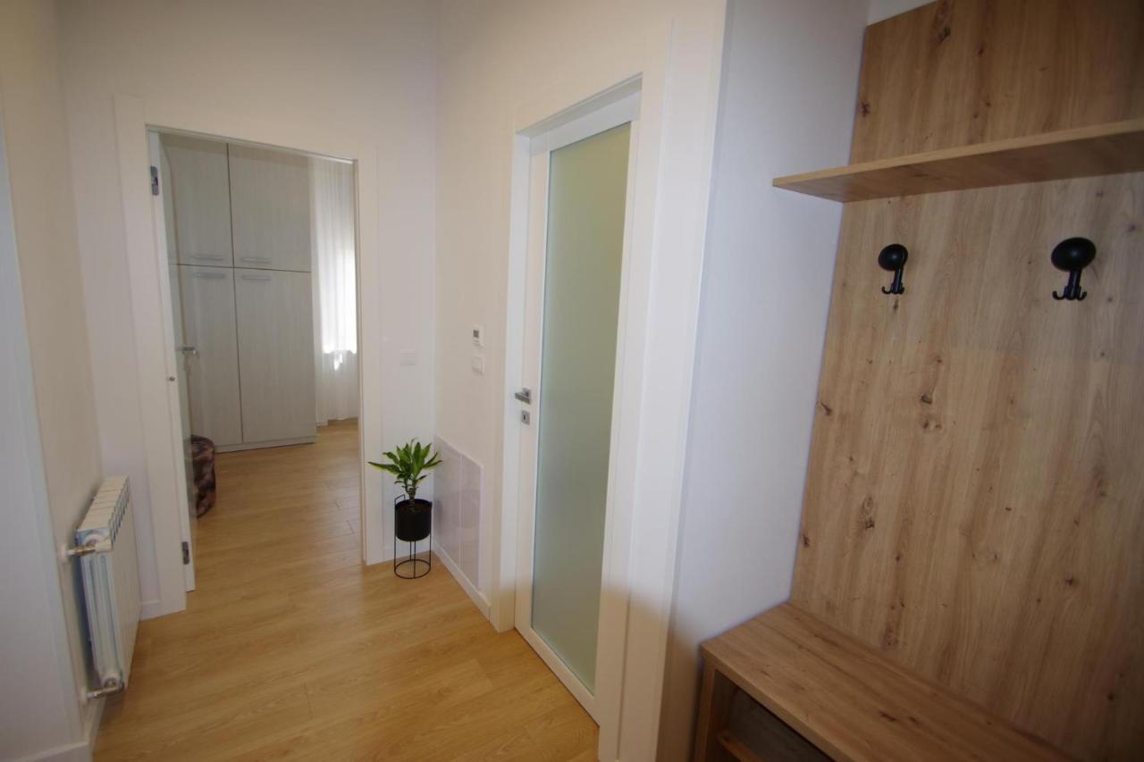 Bright & Modern 2-bedroom Flat In *