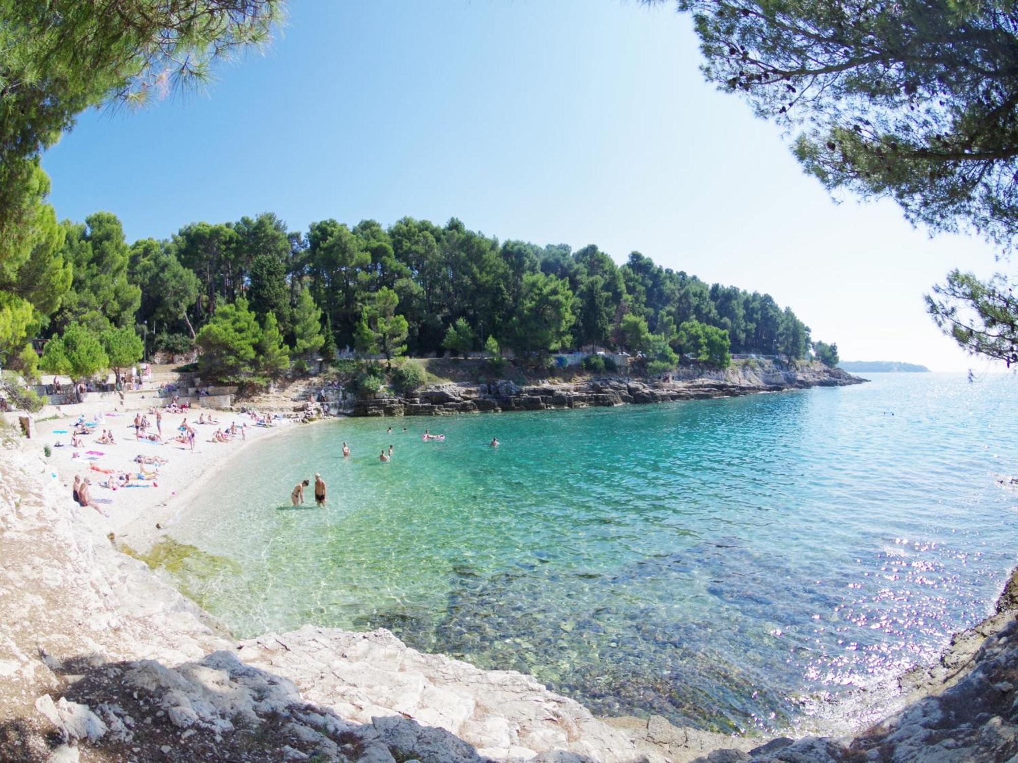 Bright & Modern 2-bedroom Flat In * Pula