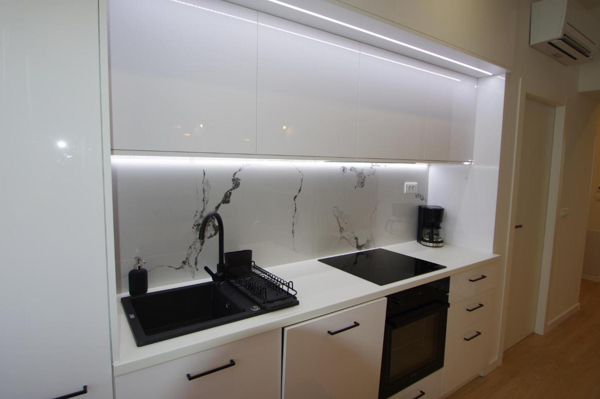 Bright & Modern 2-bedroom Flat In Pula