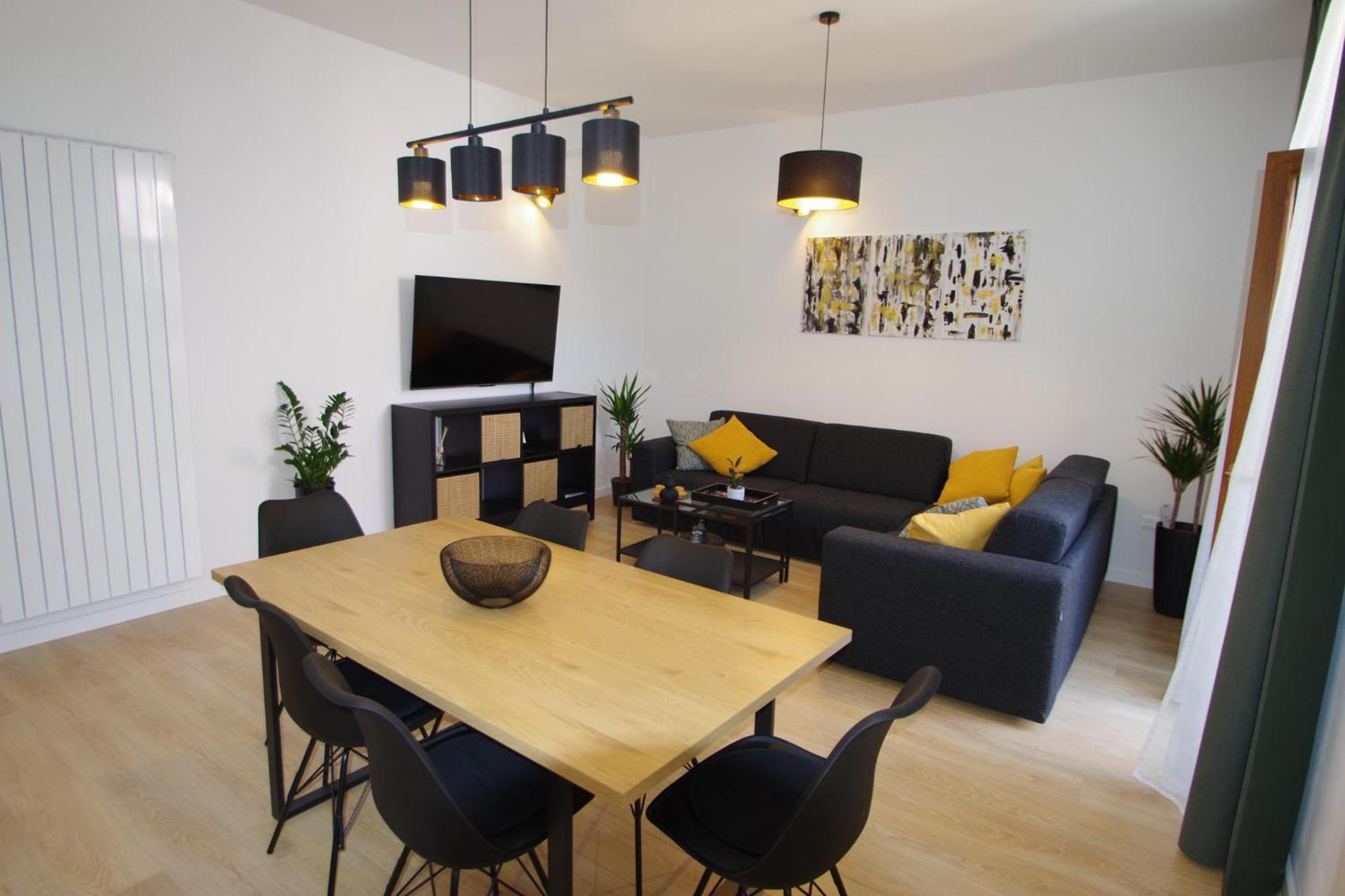 Bright & Modern 2-bedroom Flat In * Pula